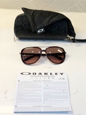 Oakley Split Time Women’s Brown Gradient Aviator Sunglasses with Matching Case